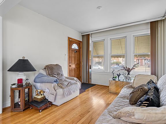 2nd image of 8522 S Saint Lawrence Ave