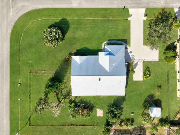 184 SW Uneeda Place, Port St Lucie, FL 34953