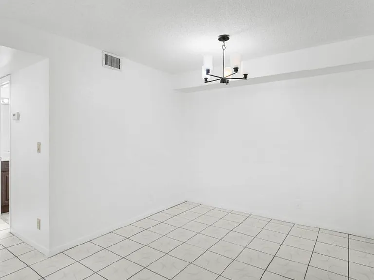 2506 SE Anchorage Cv #2 — Photo 6