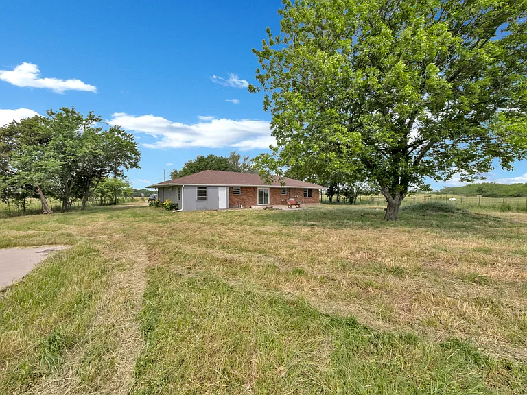 9209 FM 1570 N — Photo 59