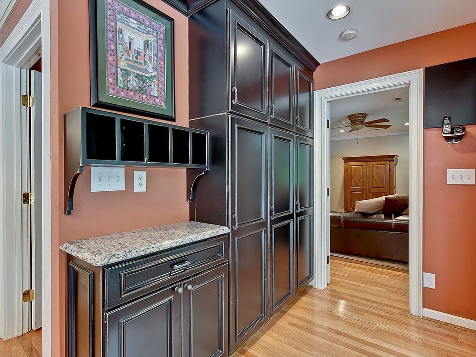 2nd image of 3001 Brookridge Ln
