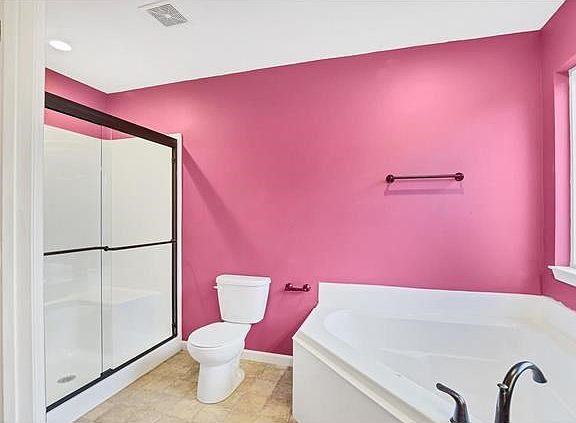 3rd image of 80 Kensington Palace Dr