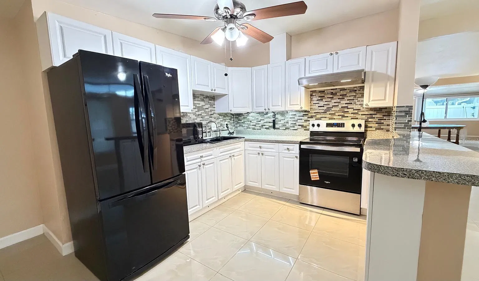 3 bed, 2.0 bath, 1390 sqft, $2,700 — Photo 3