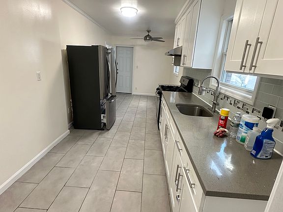 2nd image of 950 E 79th St #1