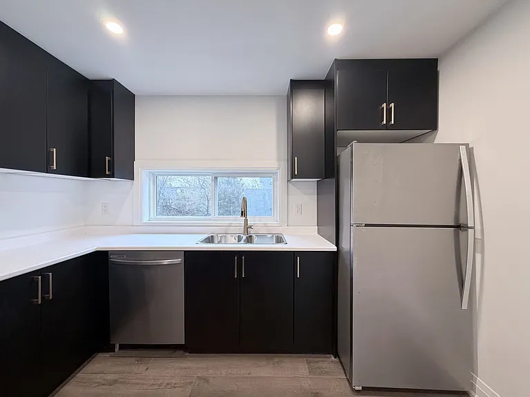 184 Ottawa St S #3 — Photo 4