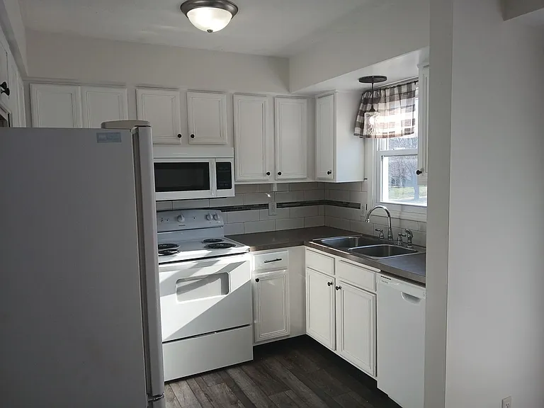 7947 Twin Oaks Rd — Photo 7