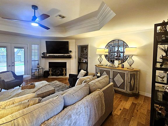 2nd image of 3801 E Castleridge Dr