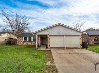 5616 Twin Oaks Dr, Haltom City, TX 76148