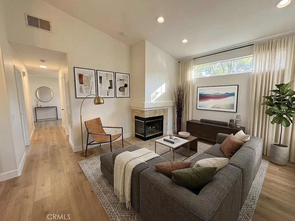 2 bed, 864 sqft, $3,100 — Photo 3