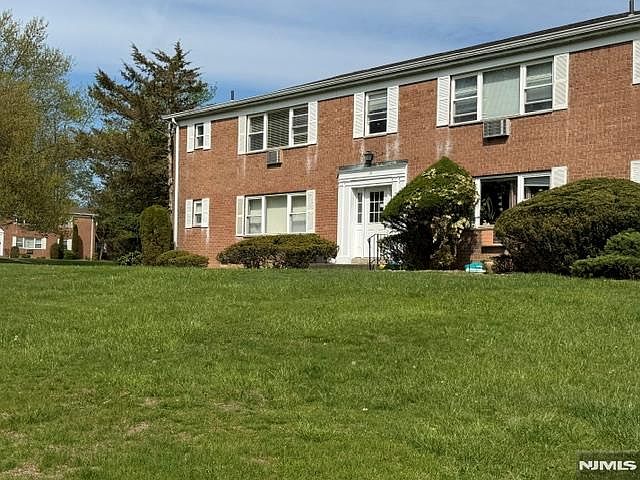 1st image of 21 Rolling Ridge Rd APT D