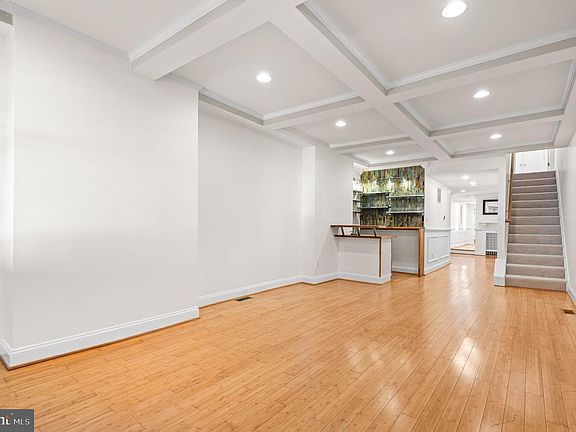 4th image of 27 S Ann St