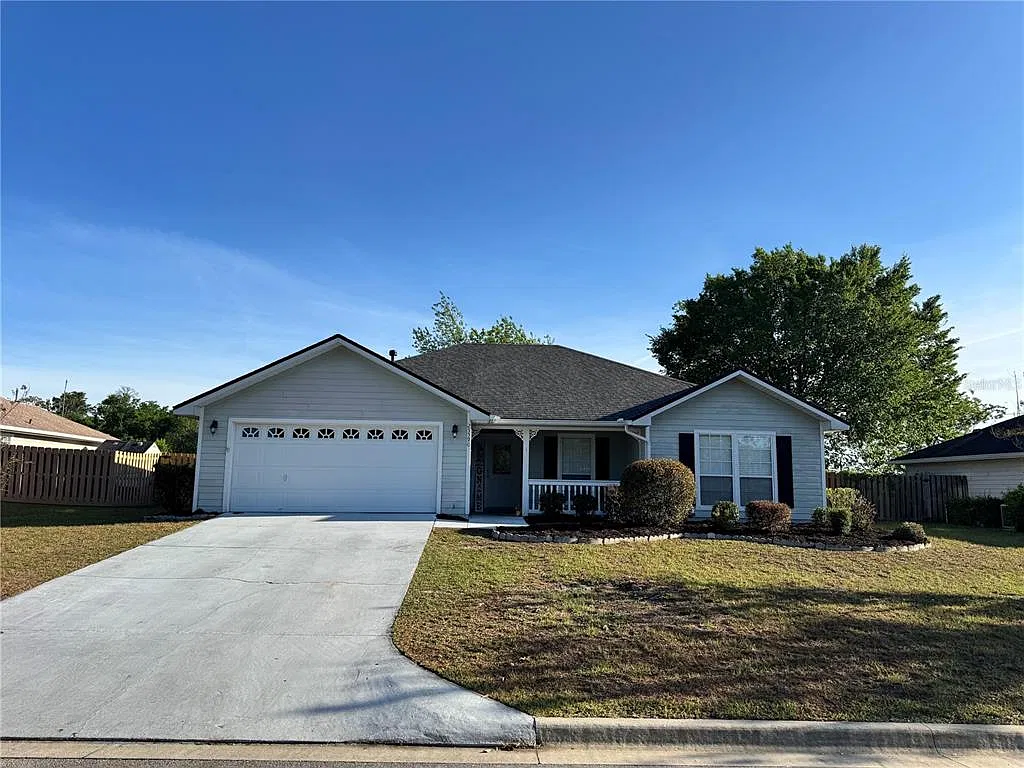 3 bed, 2.0 bath, 1649 sqft, $2,400 — Photo 2