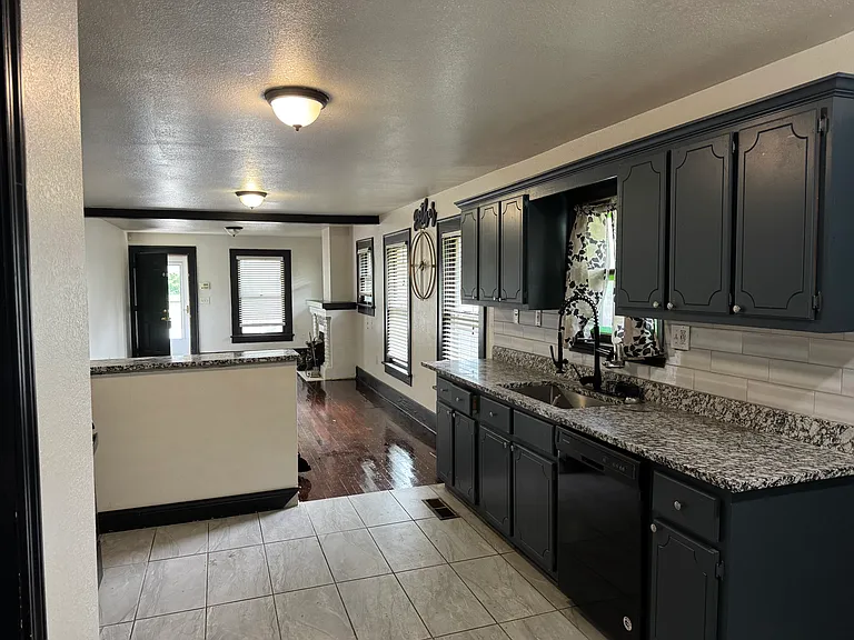 1811 W Easton Ct — Photo 7