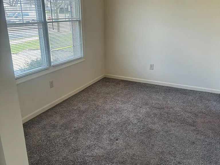 449 Avenel St — Photo 7