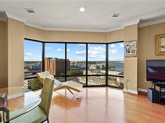 3rd image of 123 College Pl Unit 1009
