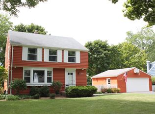 8321 N Whitney Rd, Fox Pt, WI 53217