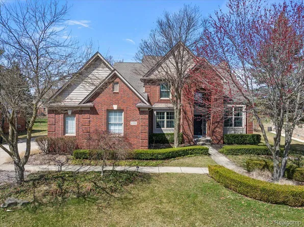 47082 Northumberland St, Novi, MI 48374