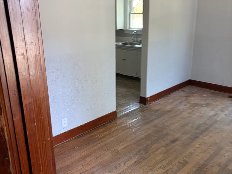 110 N Saint John Ave — Photo 14