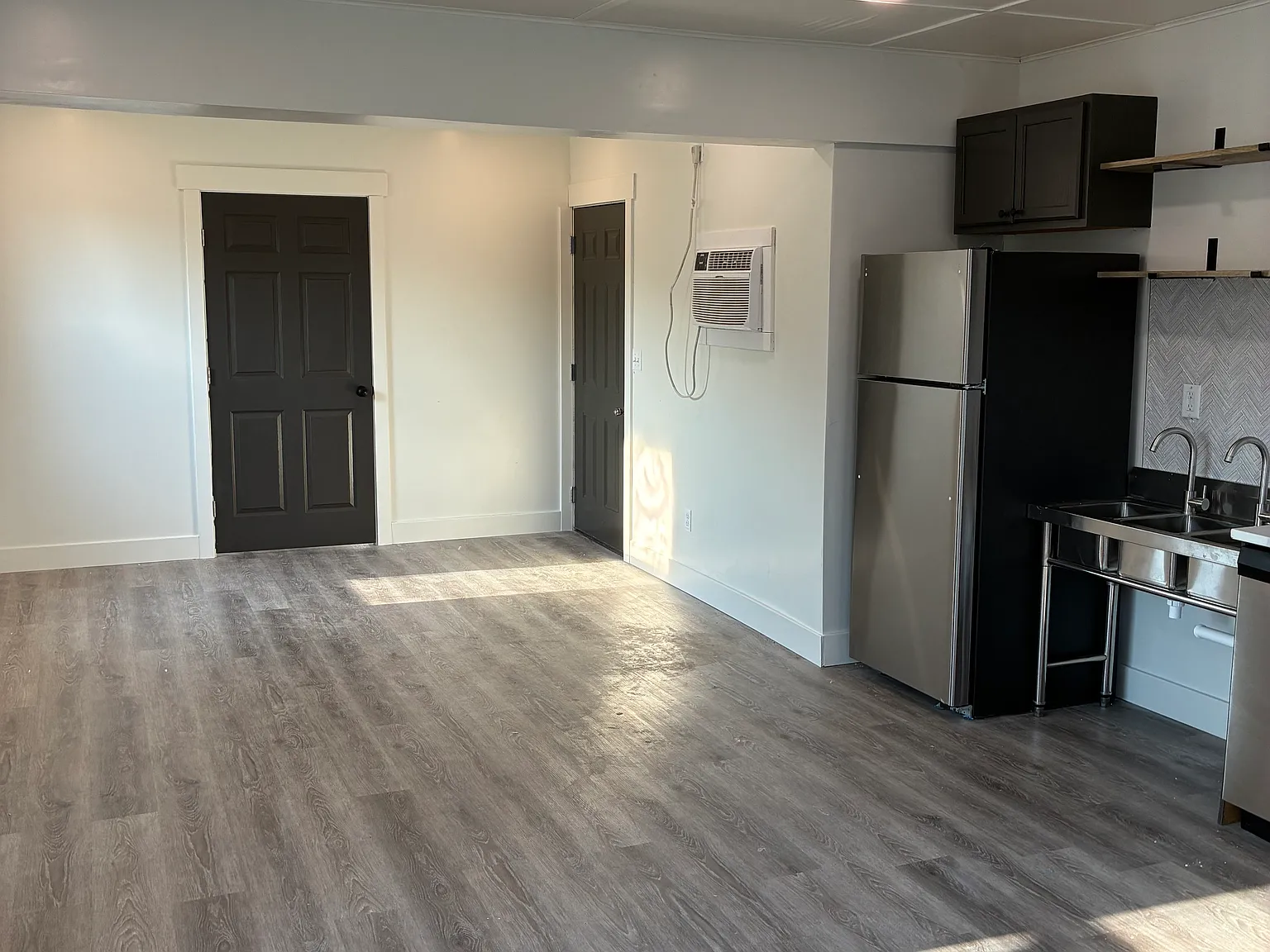 Studio, 550 sqft, $650 — Photo 3
