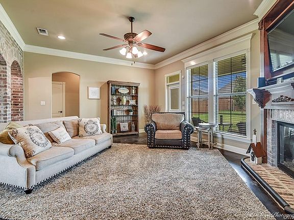 4th image of 716 Saint Martin's Ln