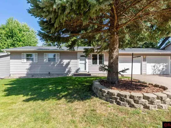 414 Linda Dr, Eagle Lake, MN 56024