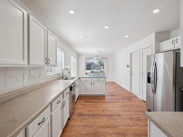 2233 W Alta Vista Rd — Photo 5