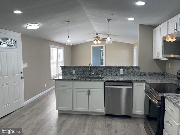 3rd image of 808 Leswood Ct