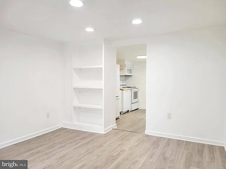 233 Kern St — Photo 3