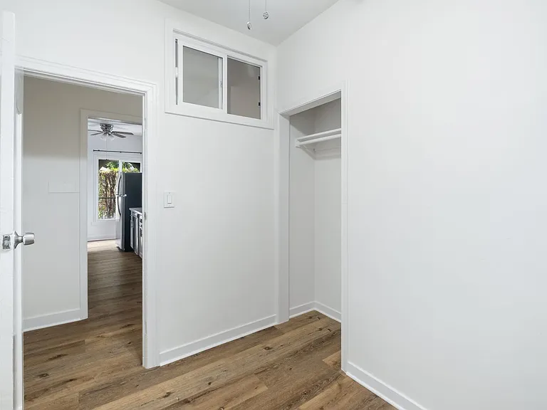 1623 N Mariposa — Photo 71