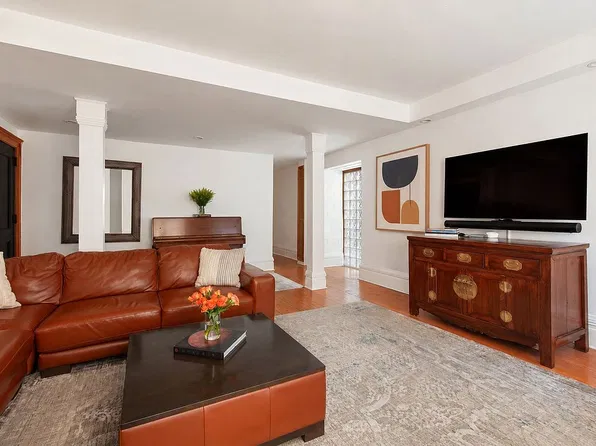 203 W 112th St, New York, NY 10026