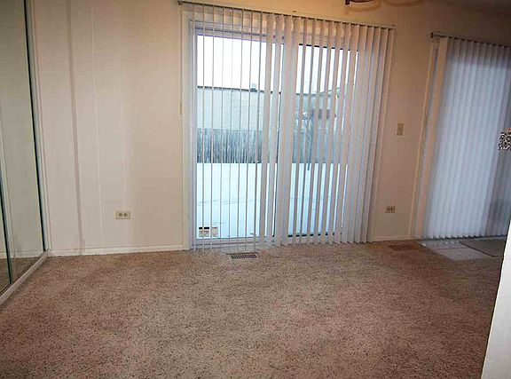 5th image of 876 Cross Creek Dr N APT 1B