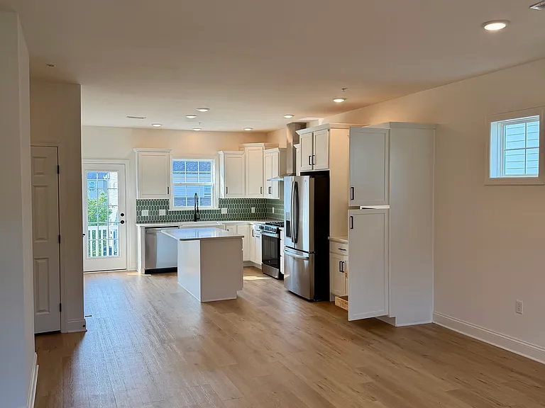 2481 Artesian Way — Photo 3