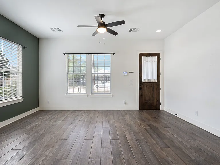 534 Rigsby Ave — Photo 2