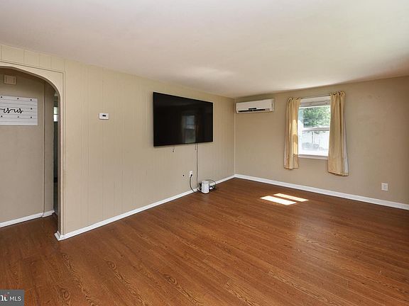 3rd image of 541 Highland Ave