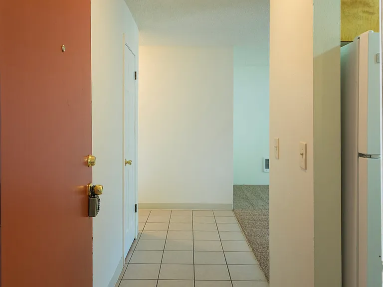 Iron Rock Apartments — Photo 1