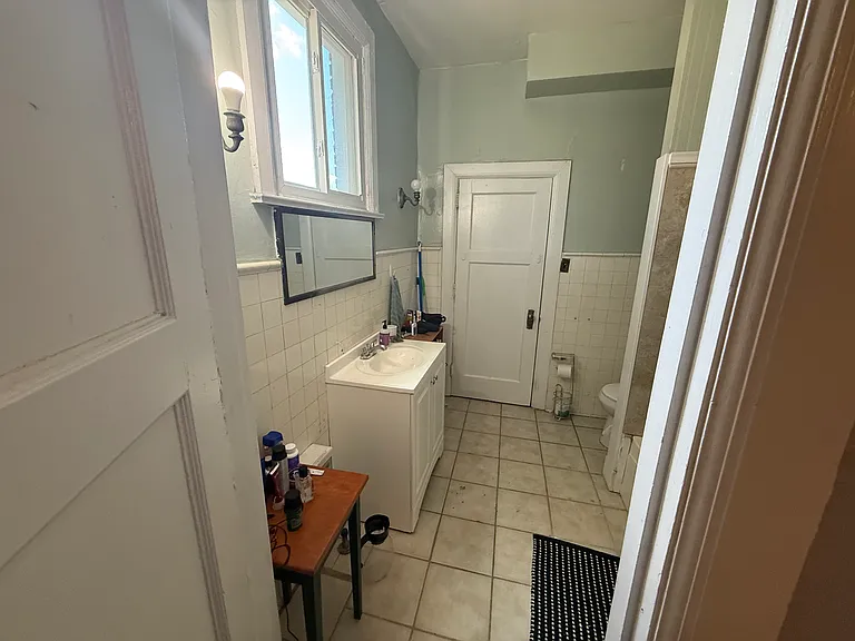 366 S Winebiddle St #6 — Photo 4