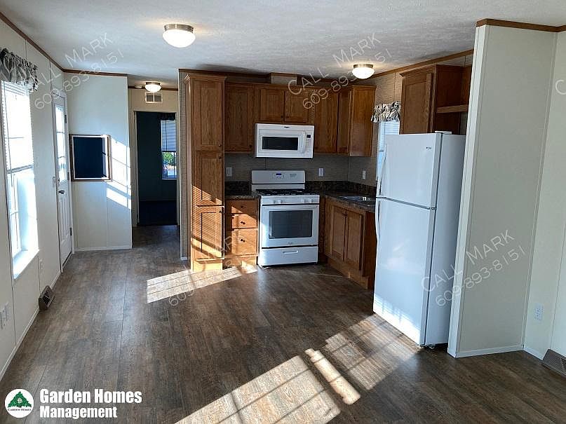 1st image of 7 Thornwood Ln
