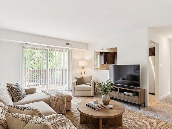 5th image of 28L Montrose Manor Ct #29-F