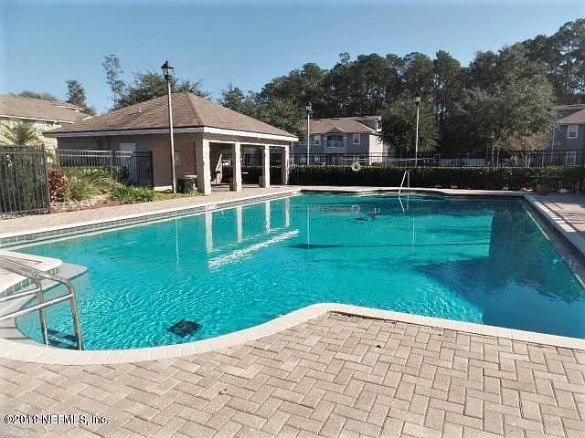 3 bed, 2.0 bath, 1335 sqft, $1,400 — Photo 2