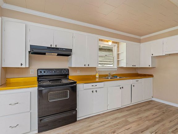 3rd image of 3035 Reidway St