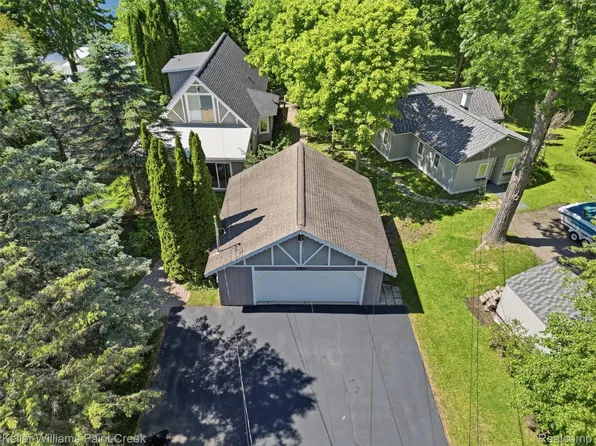 10435 Spring St, Fenton, MI 48430