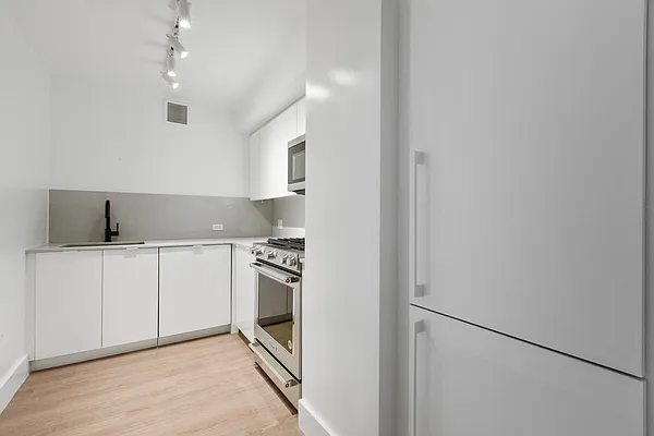 Rented by Greystar | media 4