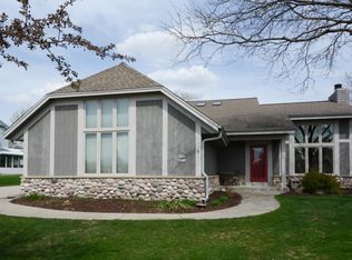 W165N9714 Chippewa Dr, Germantown, WI 53022