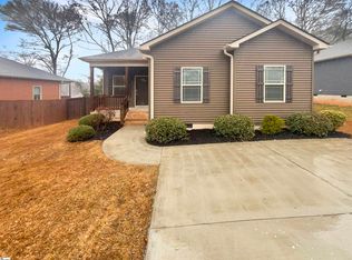 108 W 3rd Ave, Easley, SC 29640