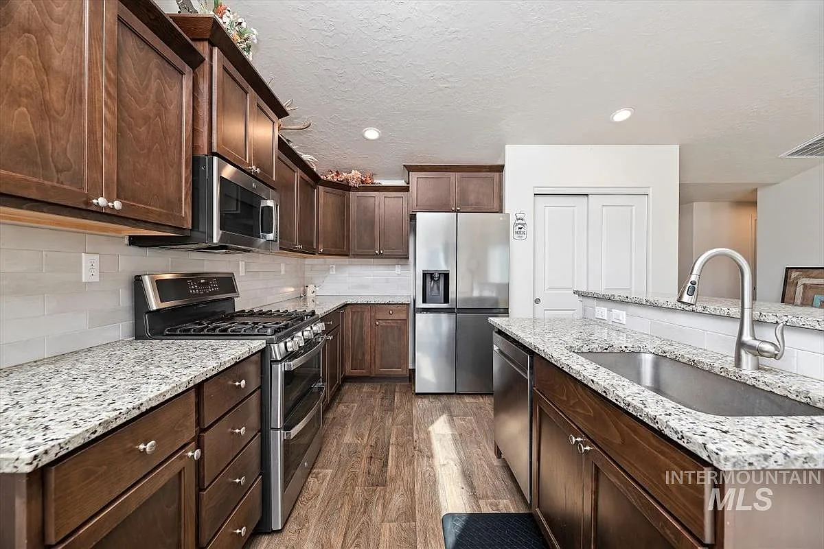 507 Alpine Lake St — Photo 4