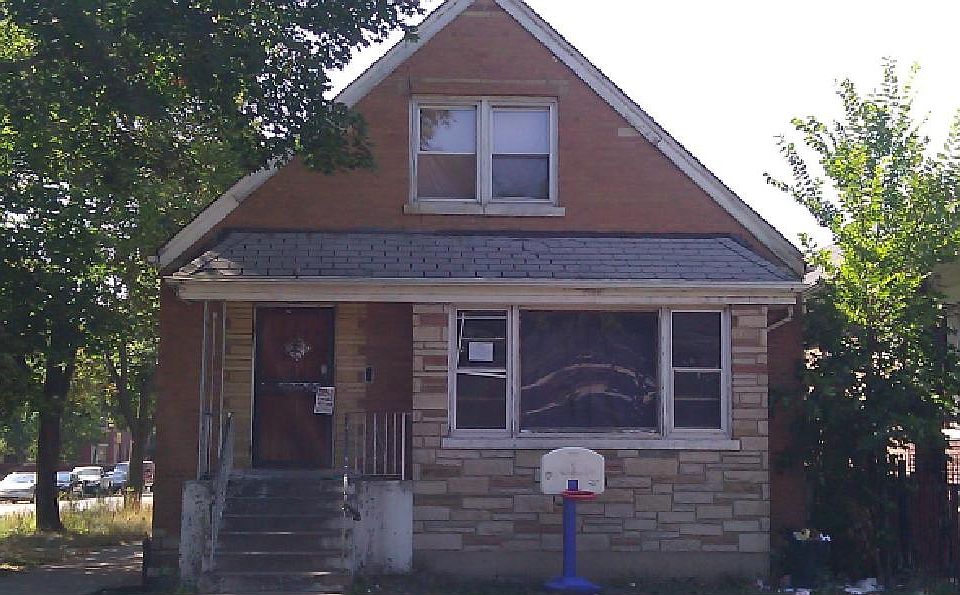 2nd image of 5758 S Artesian Ave