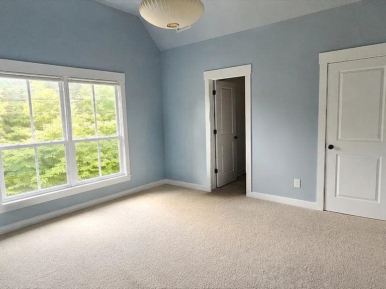 2110 E Roxboro Rd NE — Photo 28