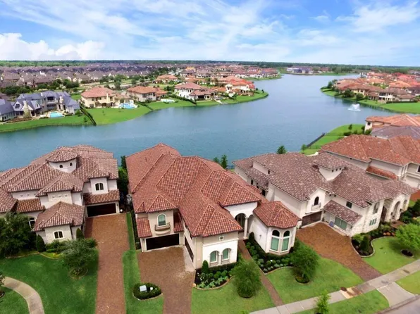 70 Sunset Park Ln, Sugar Land, TX 77479