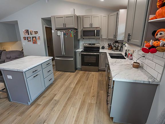 5th image of 6904 W 66th St