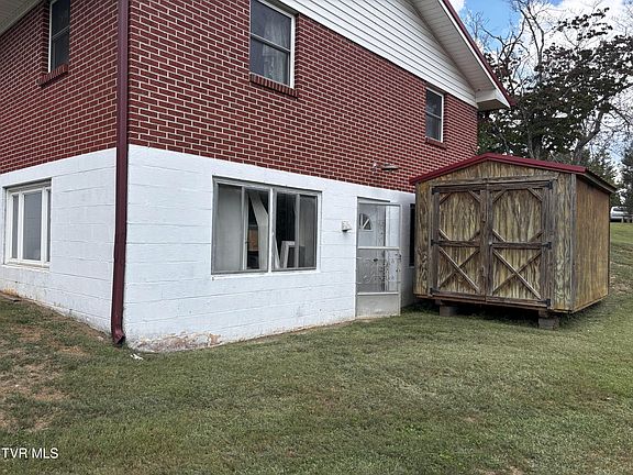 4th image of 220 Russell St